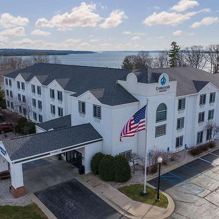 Charlevoix Inn & Suites Surestay Collection By Best Western Exterior foto