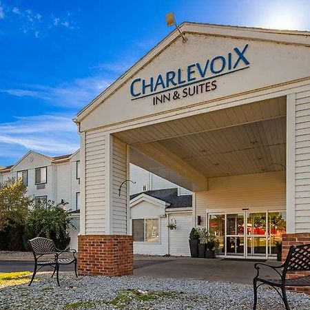 Charlevoix Inn & Suites Surestay Collection By Best Western Exterior foto