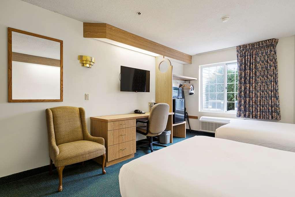 Charlevoix Inn & Suites Surestay Collection By Best Western Habitación foto