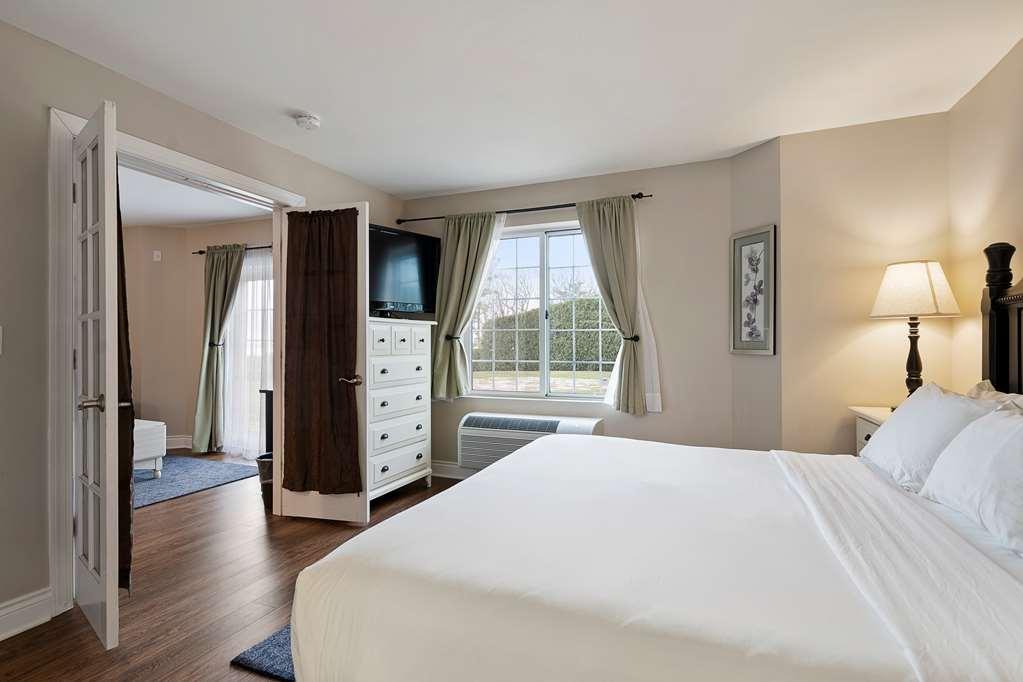 Charlevoix Inn & Suites Surestay Collection By Best Western Habitación foto