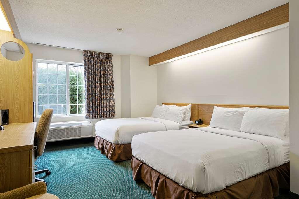 Charlevoix Inn & Suites Surestay Collection By Best Western Habitación foto