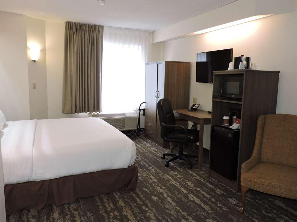 Charlevoix Inn & Suites Surestay Collection By Best Western Habitación foto