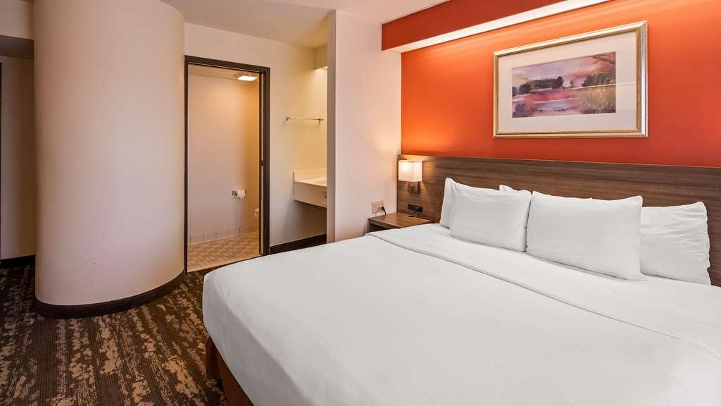 Charlevoix Inn & Suites Surestay Collection By Best Western Habitación foto