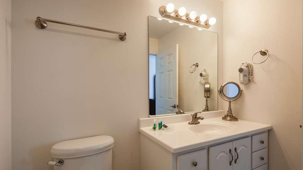 Charlevoix Inn & Suites Surestay Collection By Best Western Exterior foto